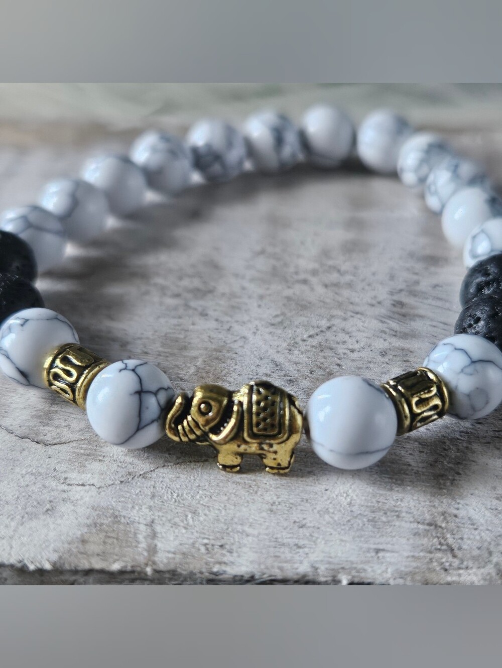 Elephant charm beaded stretch style bracelet nwot White Howlite Beads